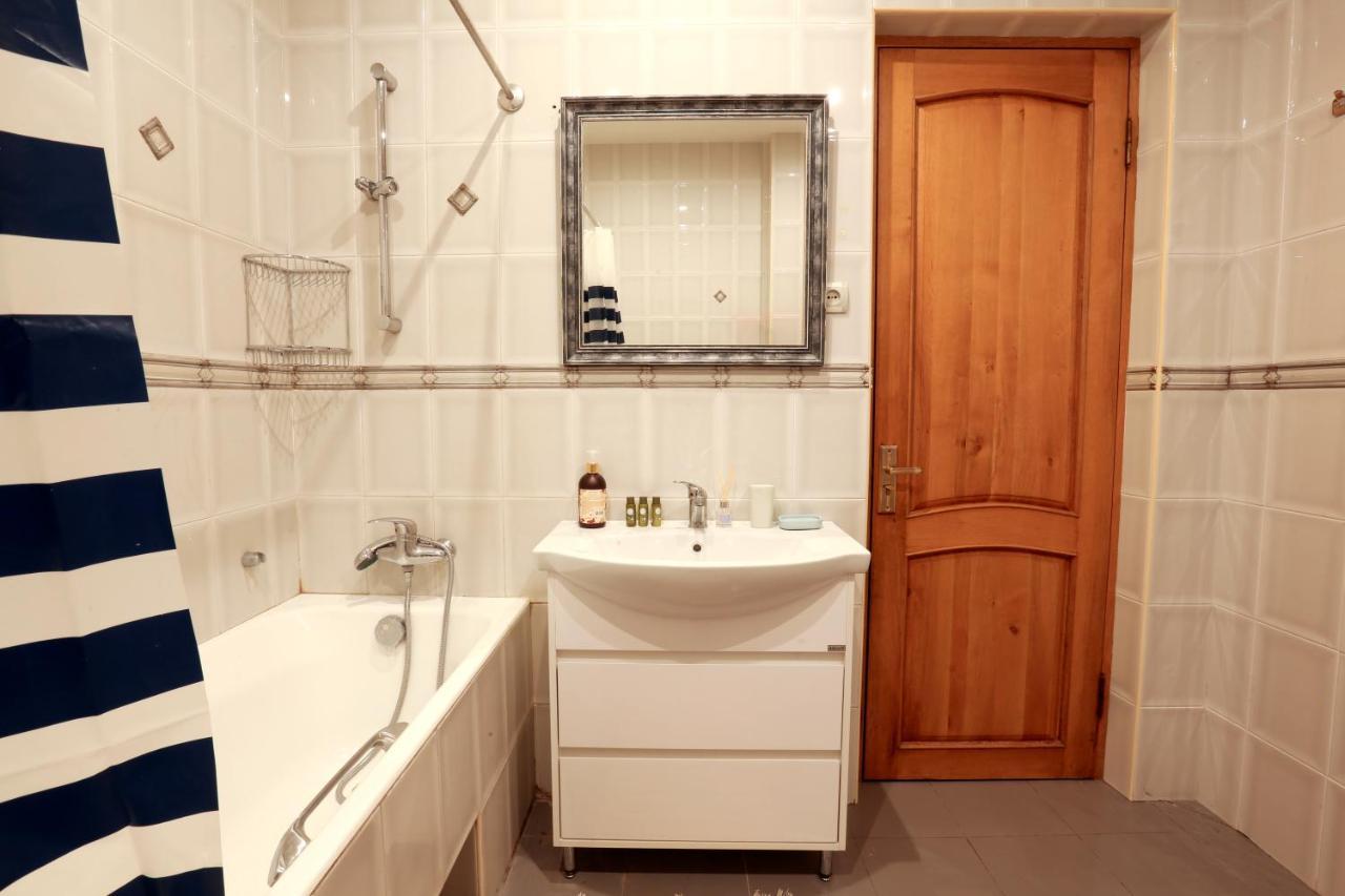 Hotelise I Our-Yard Apartment Yerevan Bagian luar foto