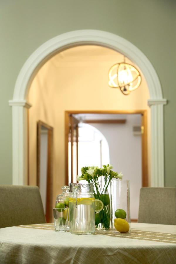 Hotelise I Our-Yard Apartment Yerevan Bagian luar foto