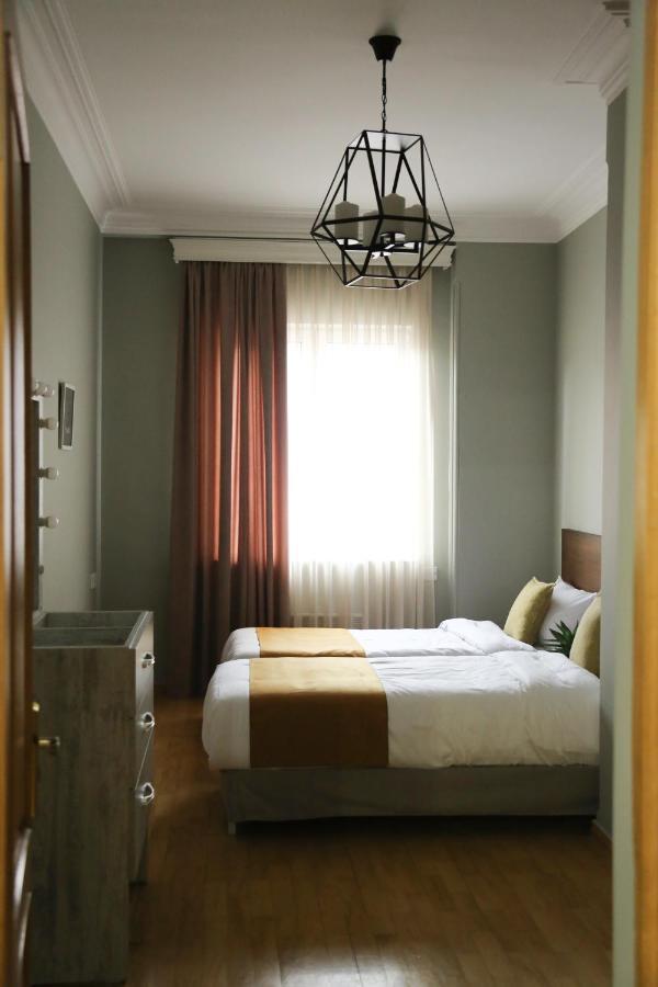Hotelise I Our-Yard Apartment Yerevan Bagian luar foto